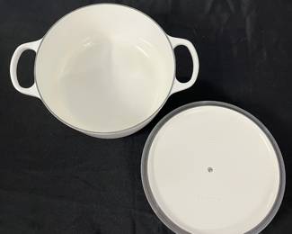 S13 - $225. Le Creuset Round Dutch Oven #26 - 5.5qt. in White. Excellent Condition. Stainless Knob.