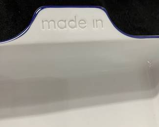 S21 - $100. "Made In" Bakeware Set with Blue Rim. Baking Slab 9" x 13", Baking Dish 9" x 13", Baking Dish 8"x 8". Excellent Condition. Made in France
Naturally Non Stick Porcelain
Thermal Shock Resistant and Oven Safe to 650F