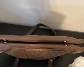 K5 - $45. B Makowsky brown leather shoulder bag with gold tone hardware. Exceptionally Soft heavy leather with expandable bottom. Never used. Includes dust bag. Measures 13”w x 12”t. Mostly stays collapsed but expands to 4.5” to accommodate anything you need to carry.