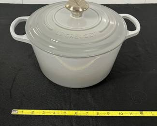 S17 - $225. Le Creuset #24 - 5.5qt. Excellent Condition.