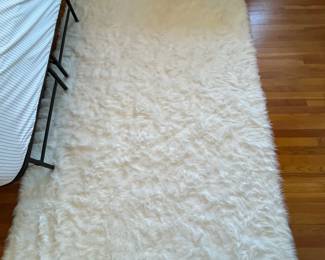 B3 - $40. Loloi Rugs "Danso Shag" Rug "Ivory". Measures 5' x 7' 6". Poly-Acrylic.