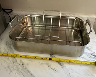 S52 - $125. Hestan Large Classic Roaster. Stainless. (Retails for $200) Looks brand new!
