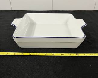 S21 - $100. "Made In" Bakeware Set with Blue Rim. Baking Slab 9" x 13", Baking Dish 9" x 13", Baking Dish 8"x 8". Excellent Condition. Made in France
Naturally Non Stick Porcelain
Thermal Shock Resistant and Oven Safe to 650F