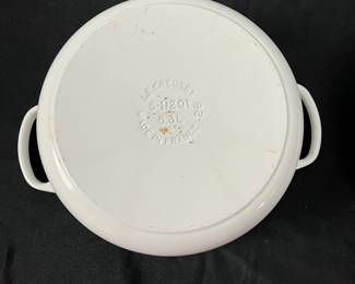 S13 - $225. Le Creuset Round Dutch Oven #26 - 5.5qt. in White. Excellent Condition. Stainless Knob.