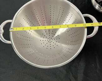 S40 - $100. Hestan 2Pc Stainless Colander Set.