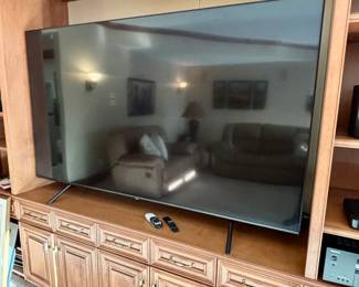 82" QLED Samsung TV