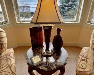 Thomasville occasional table with table lamp and accessories