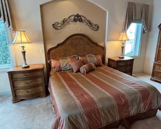 King size bed with headboard and pair of nightstands by Thomasville. Pair of table lamps