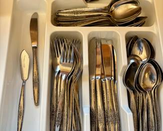 Flatware set