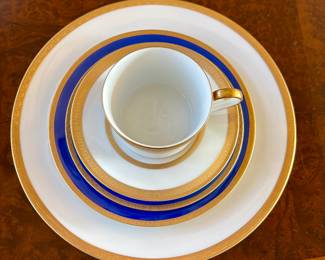 Faberge China
"Athena and Agathon"
Dinner plate
Salad plate
Bread and butter/dessert
Saucer
Cup
Minimum purchase 4 place settings
5 piece place settings