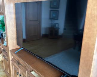 Samsung 55” Crystal UHD 7 series includes remote and manual