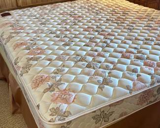 King size Drexel bed with headboard