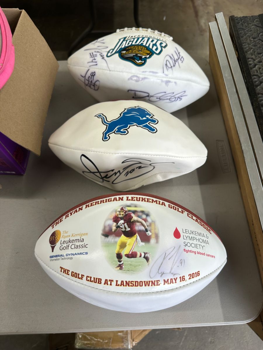 001 Autograthed NFL Footballs