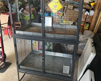 004 Stackable Critter Cages