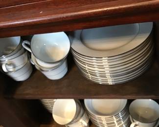 More Noritake “Sorrento” dinnerware