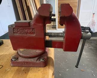 Wilton PowrArm Swivel Bench Vise