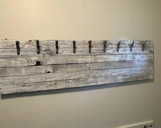 Rustic Whitewashed Pallet Wood Coat Rack with Hooks