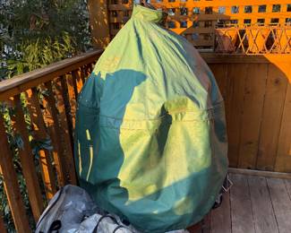 Big Green Egg XL with pizza components, OEM ventilation lid, and plenty of additional grates. 