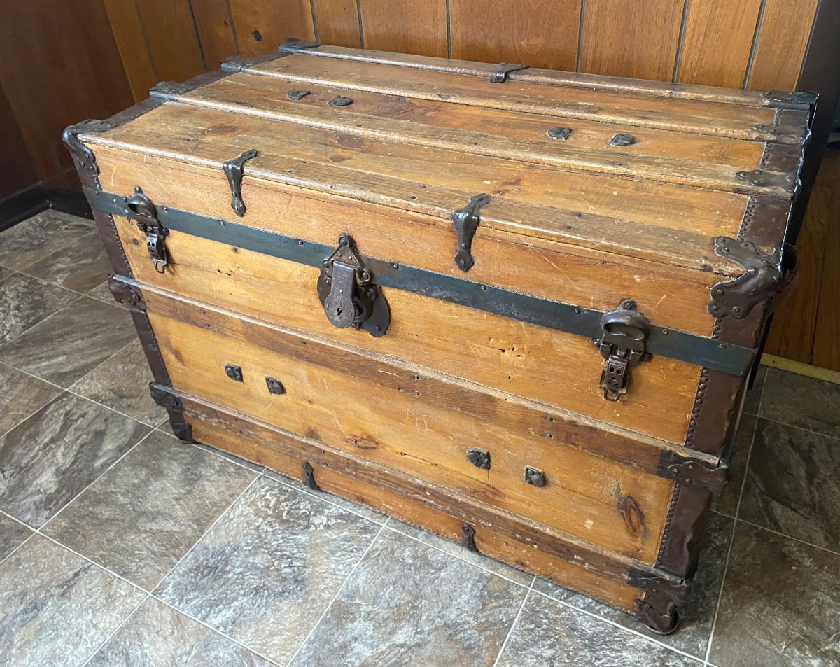 Antique flat top trunk