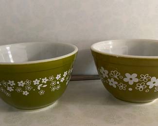  Small vintage Pyrex mixing bowls in the "Spring Blossom Green" pattern, also known as "Crazy Daisy". 
