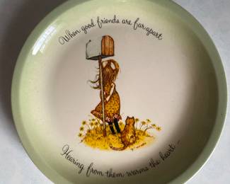A 1972 Holly Hobbie Collector's Edition Plate by American Greetings