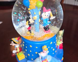 2001 Disney snow globe