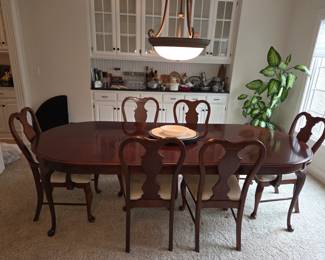 Dining table & 6 chairs