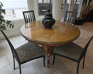 Pedestal base table