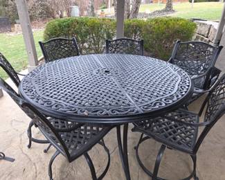 Outdoor round table & 6 chairs