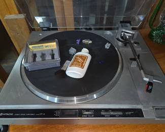 Hitachi turntable