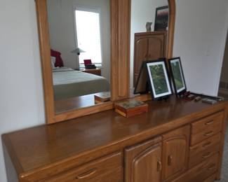 Dresser w/mirror