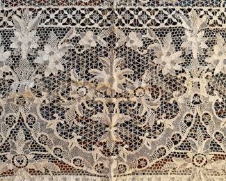 Lovely Vintage :Lace Tablecloth