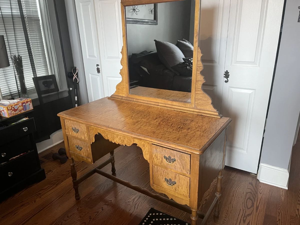 Dresser/Vanity with 4 drawers and attached mirror. Mirror frame is 24"x32", glass panel is 21"x25". All 4 drawers function properly size: 43.5" W x 20.25" D x 30.25" H