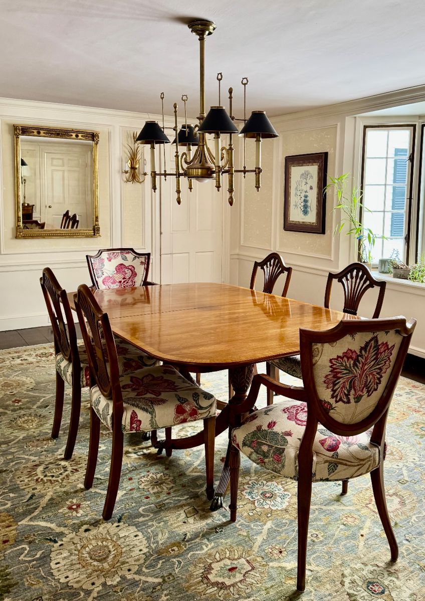 Beacon Hill Double Pedestal Dining Table with 2 Extensions & 6 Chairs