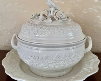 Mottahedeh Soup Tureen with Underplate