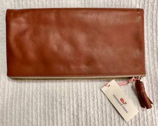 New Vineyard Vines Clutch