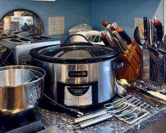 Crock Pot and other kitchen items
