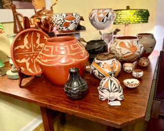 Southwest Pueblo Pottery — Zia, Acoma & Santa Clara Traditions
20th Century | Hand-Coiled | Native American Pottery
A strong and thoughtfully curated group of Southwest Native American Pueblo pottery, representing the distinctive traditions of Zia Pueblo, Acoma Pueblo, and Santa Clara Pueblo.