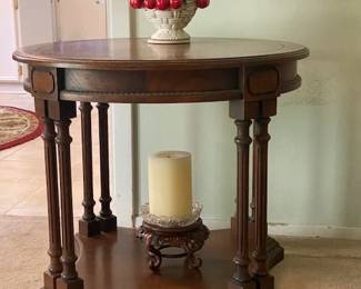 Vintage Bpmbay Co 26" Round Mahogany End Table w/Lower Shelf, 22.5"H