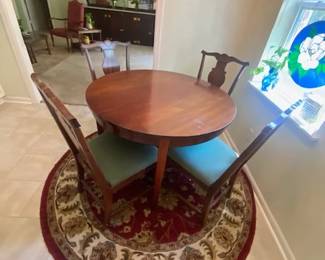 Vintage Queen Anne Style Cherry 42" Round Dining Table w/4 Chairs, 2 x 12" Leaves