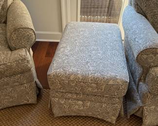 #19 - $90 - Haverty's Paisley green and cream 32wx21dx18t
