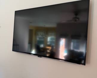 #25 - $100 - Samsung TV 55" - 8-9 years old with wall bracket
