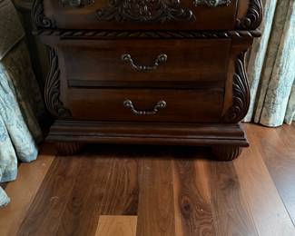 #40 - $200 - Set of 2 night stands 32WX17DX30T - BUY ALL 4 matching pieces for $500