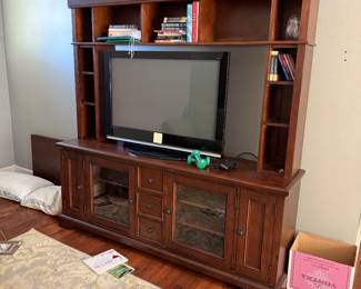 #68 - $400  75Xx19Dx79T Media center 
