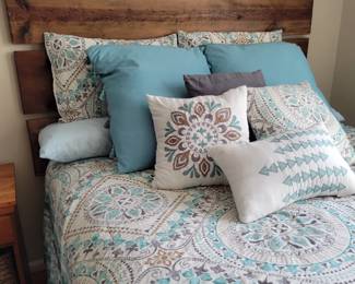 Bed set
Headboard
