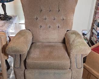 	Flexsteel Tan Recliner with Tufted Back