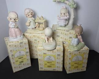 	Enesco Precious Moments Figurines Set