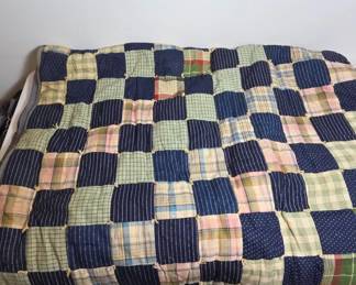 	Patchwork Quilt in Checkered Pattern