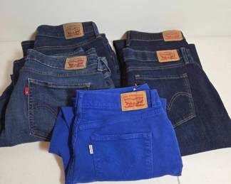 	Women’s Denim and Capri Pants Assortment