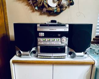 Super nice stereo system with remote